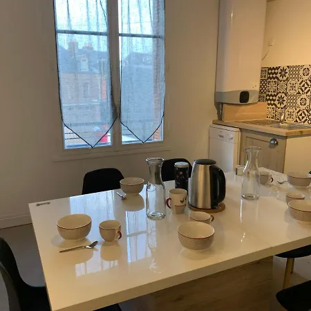 Le Famillial , 2 Chambres, 4 Lits Double Avec Parking Prive 1 Voiture, Netflix, Lits Faits Et Serviettes De Toilette Sur Place Апартаменты *