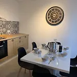 Le Famillial , 2 Chambres, 4 Lits Double Avec Parking Prive 1 Voiture, Netflix, Lits Faits Et Serviettes De Toilette Sur Place Lägenhet