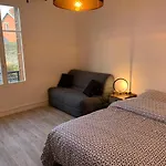 Lägenhet Le Famillial , 2 Chambres, 4 Lits Double Avec Parking Prive 1 Voiture, Netflix, Lits Faits Et Serviettes De Toilette Sur Place *