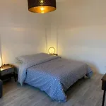 Lägenhet Le Famillial , 2 Chambres, 4 Lits Double Avec Parking Prive 1 Voiture, Netflix, Lits Faits Et Serviettes De Toilette Sur Place