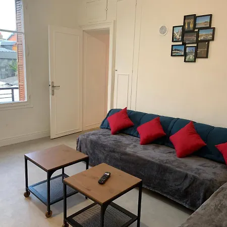 Apartment Le Familial: Cozy Double With Netflix And Private Parking *