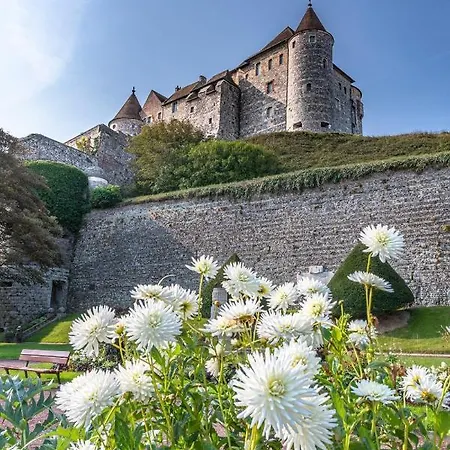 Appartamento Le Famillial , 2 Chambres, 4 Lits Double Avec Parking Prive 1 Voiture, Netflix, Lits Faits Et Serviettes De Toilette Sur Place