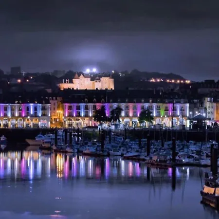 Le Famillial , 2 Chambres, 4 Lits Double Avec Parking Prive 1 Voiture, Netflix, Lits Faits Et Serviettes De Toilette Sur Place *