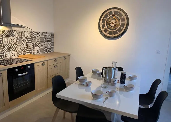 Le Famillial , 2 Chambres, 4 Lits Double Avec Parking Prive 1 Voiture, Netflix, Lits Faits Et Serviettes De Toilette Sur Place Appartement